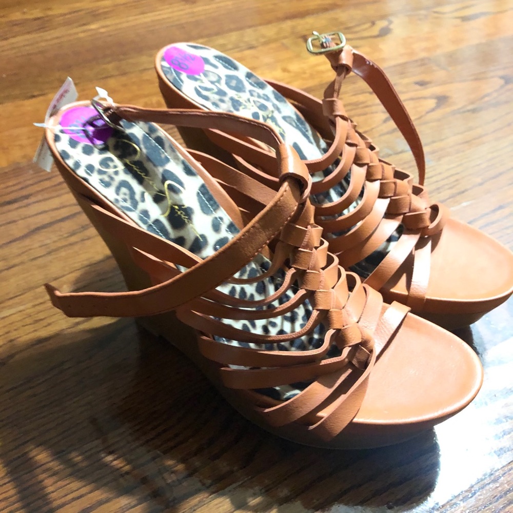 Chestnut Rusted Brown Wedge